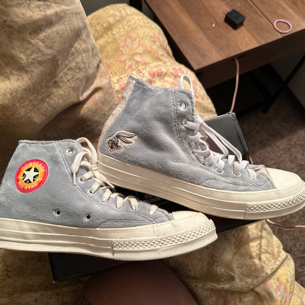 Barely used size 10W limited edition 80 year anniversary  of bugs bunny.